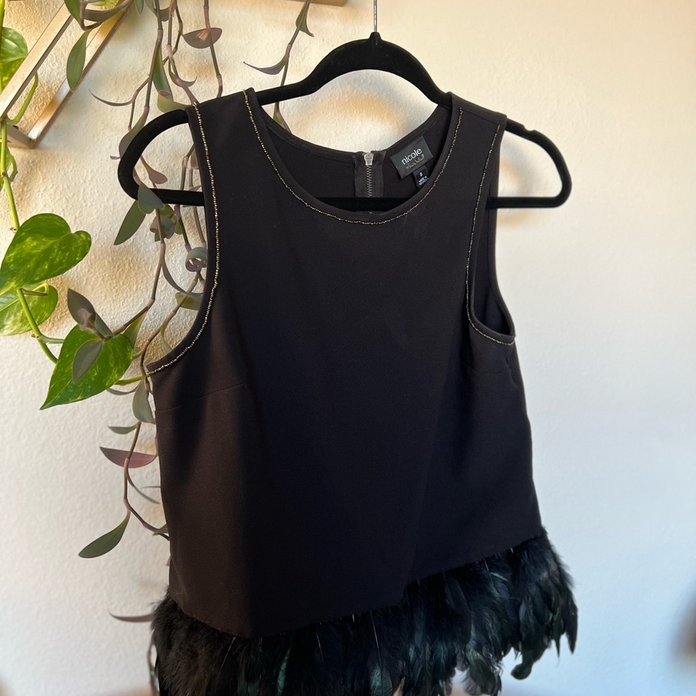 Feathered top